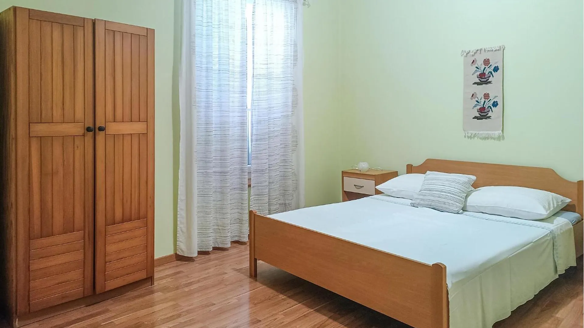 Lovely Apartment In Novigrad With Kitchen