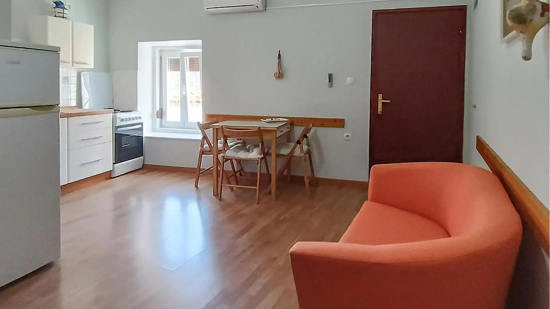 Lovely Apartment In Novigrad With Kitchen
