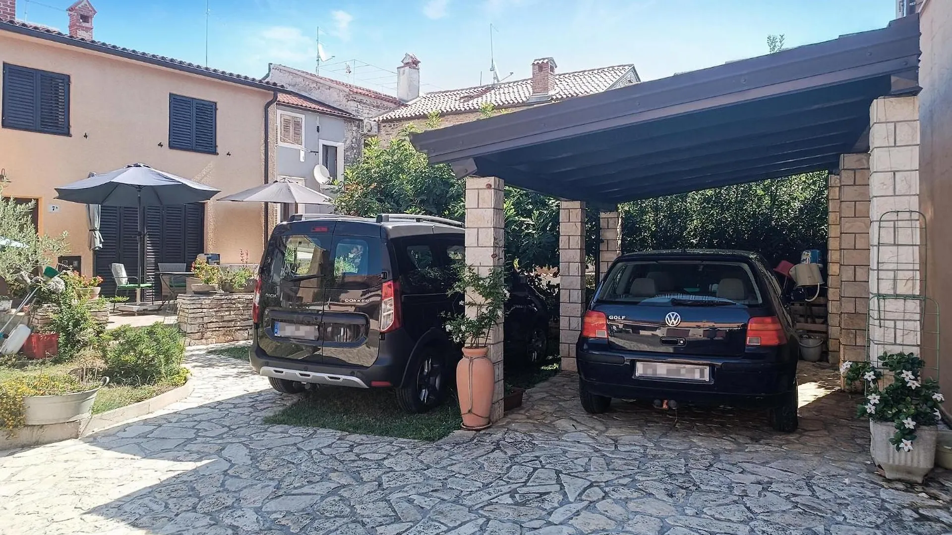 Lovely Apartment In Novigrad With Kitchen