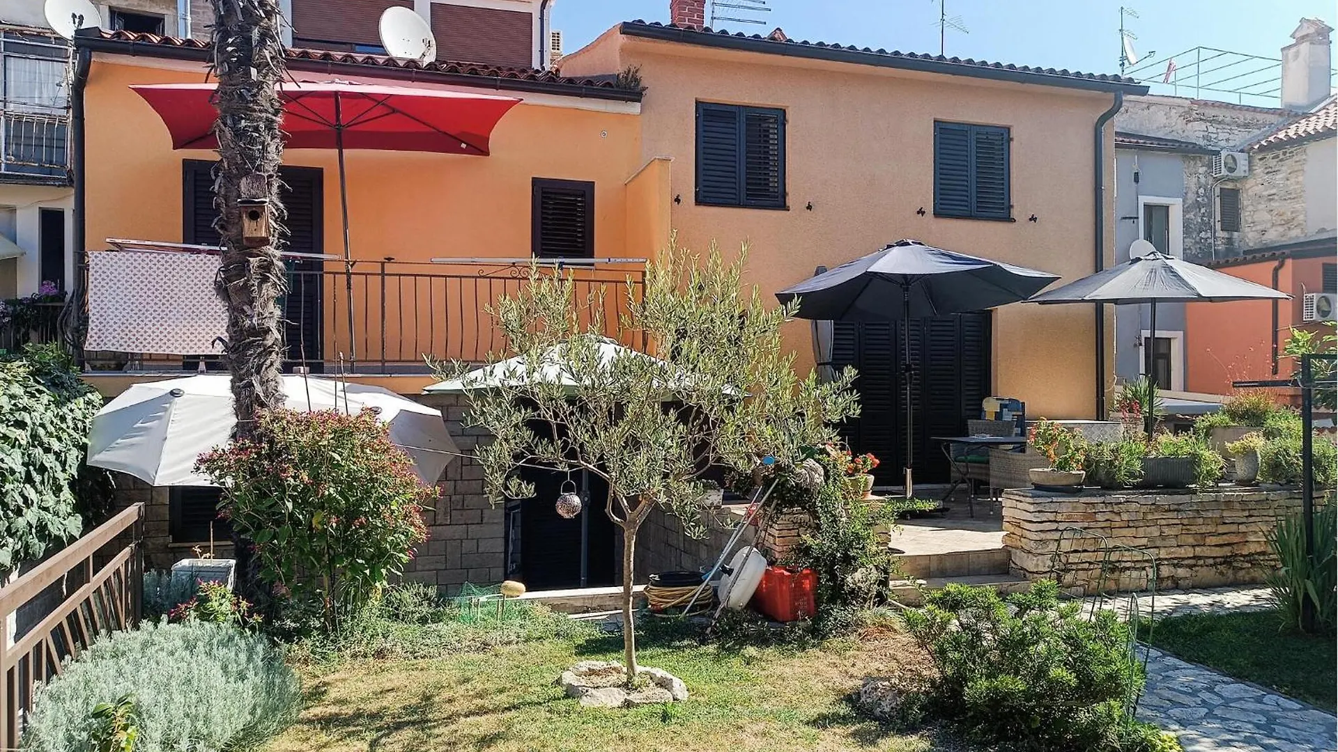 Lovely Apartment In Novigrad With Kitchen