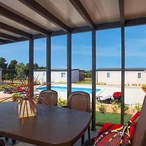 4* Üdülőpark Adria Mobile Homes In Kastanija